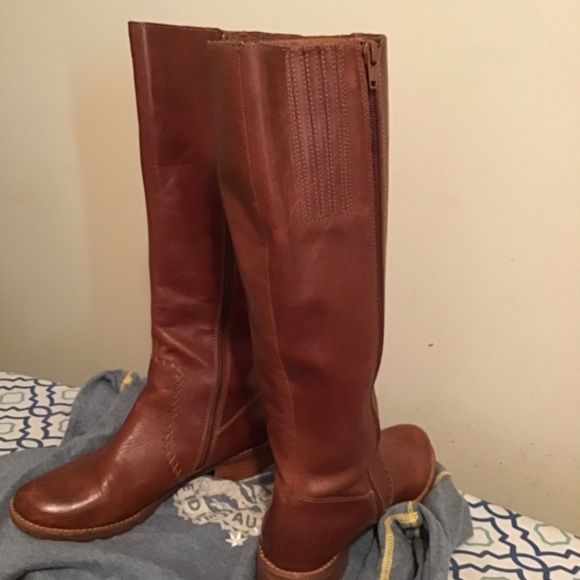 🔥SOFFI, new condition, leather, size 8M, - Picture 3 of 4